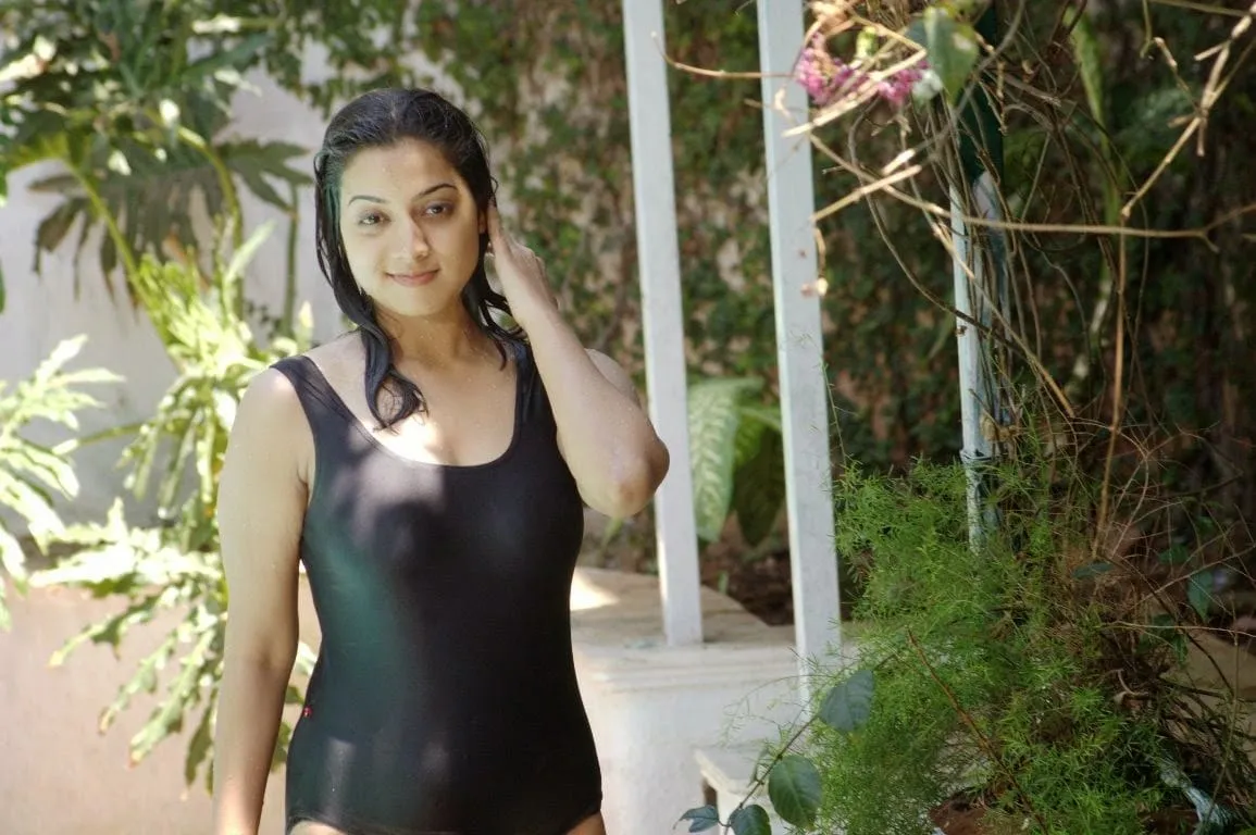 keerthi chawla hd sexy wallpapers